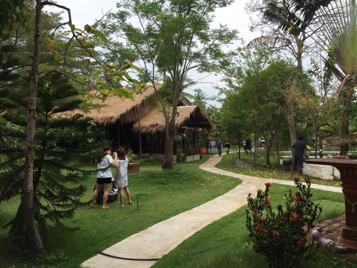 Baansuanleelawadee Resort Amphava Kültér fotó